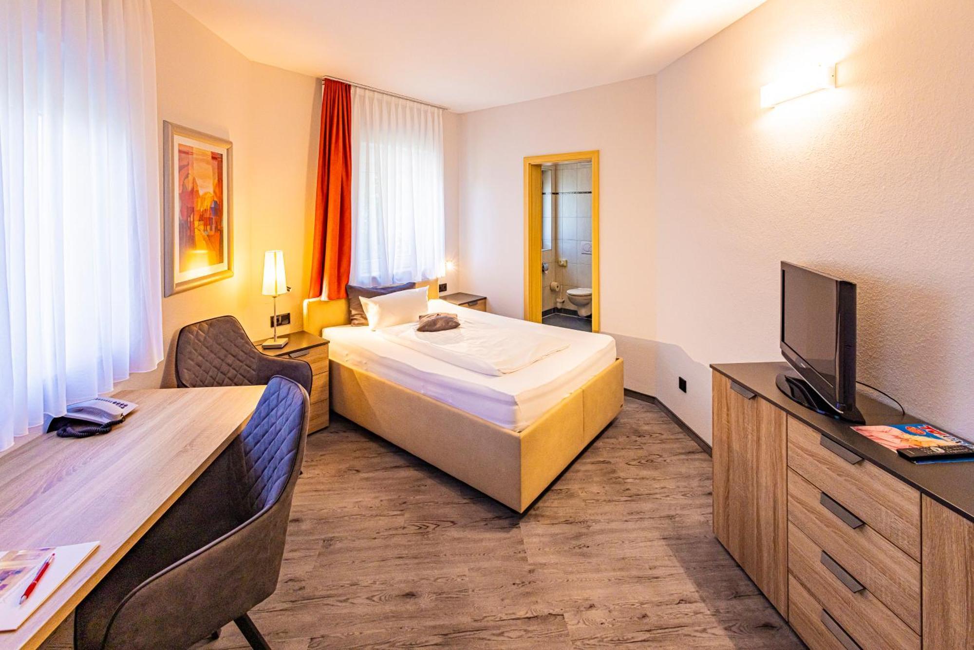 Business Vital Hotel Am Rennsteig Suhl Exterior photo