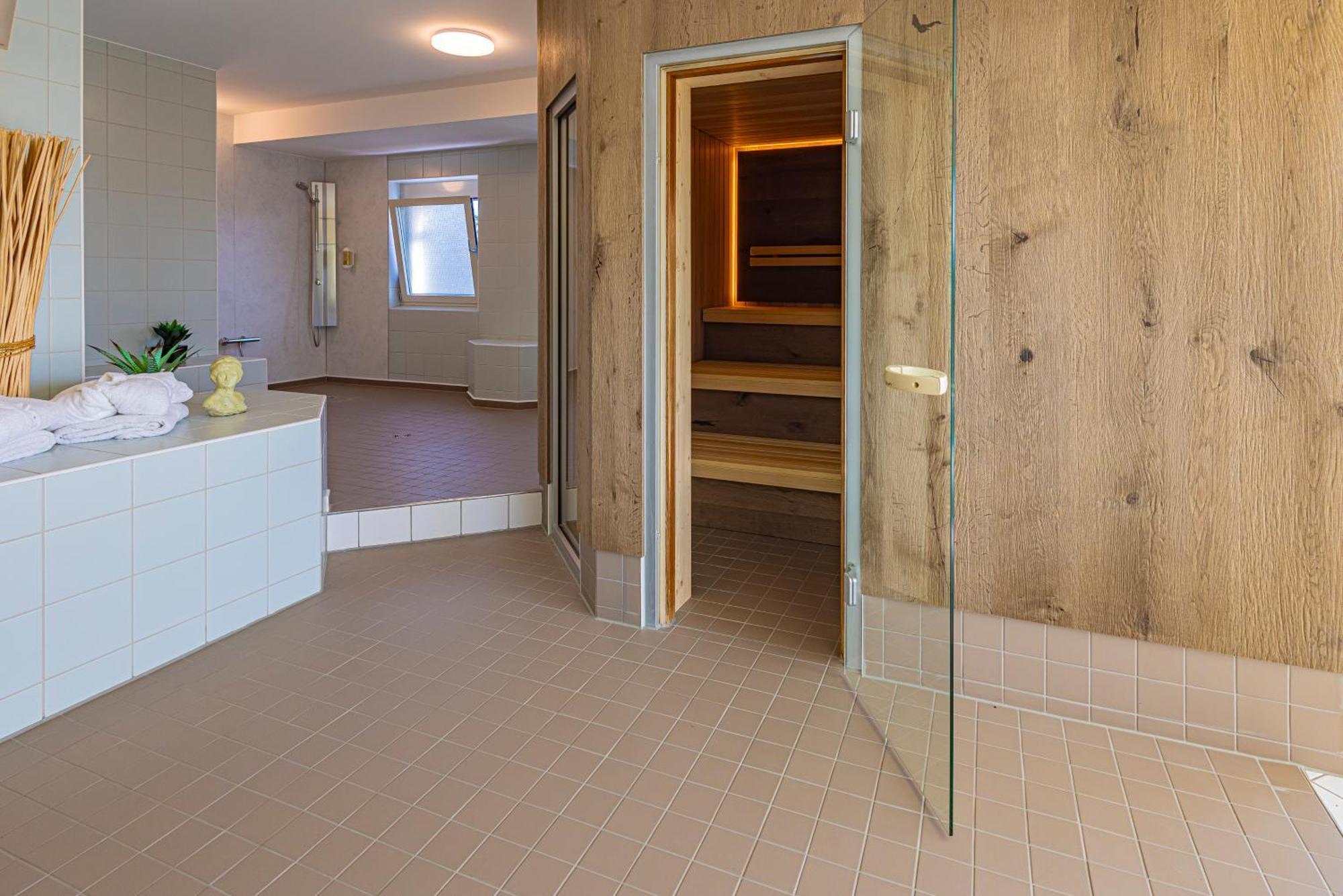 Business Vital Hotel Am Rennsteig Suhl Exterior photo